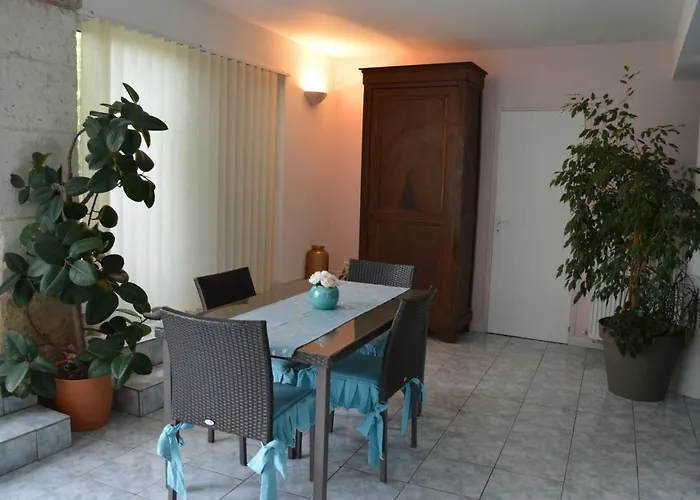 Pensión Les Remparts D'angouleme Angulema